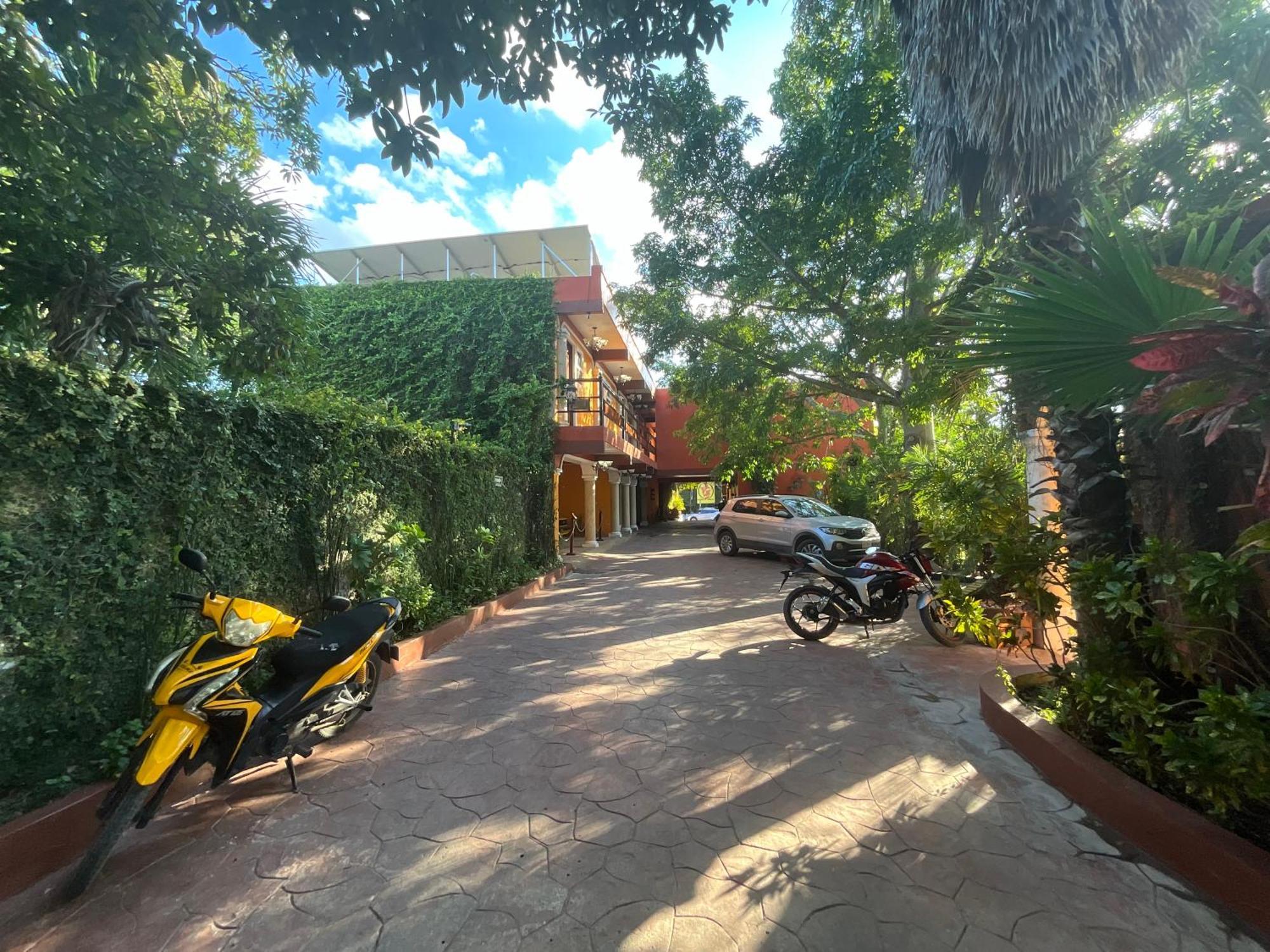 El Zaguan Colonial By Guruhotel Вальядолід Екстер'єр фото